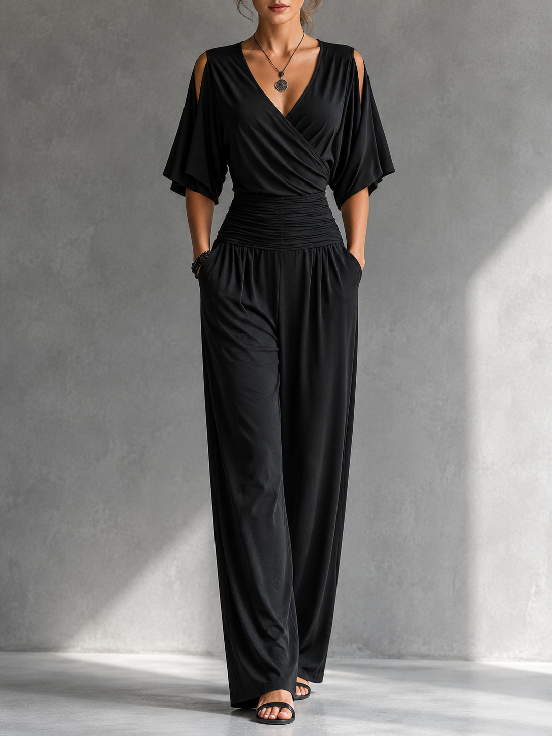 Alessia Tuta Elegante con Spalle Aperte