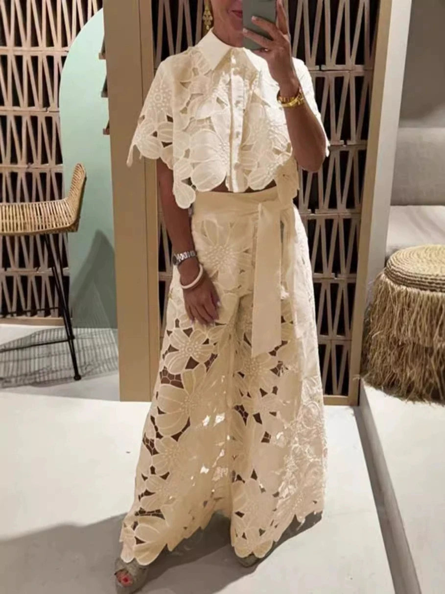 Chiara Completo Elegante in Pizzo Estivo beige
