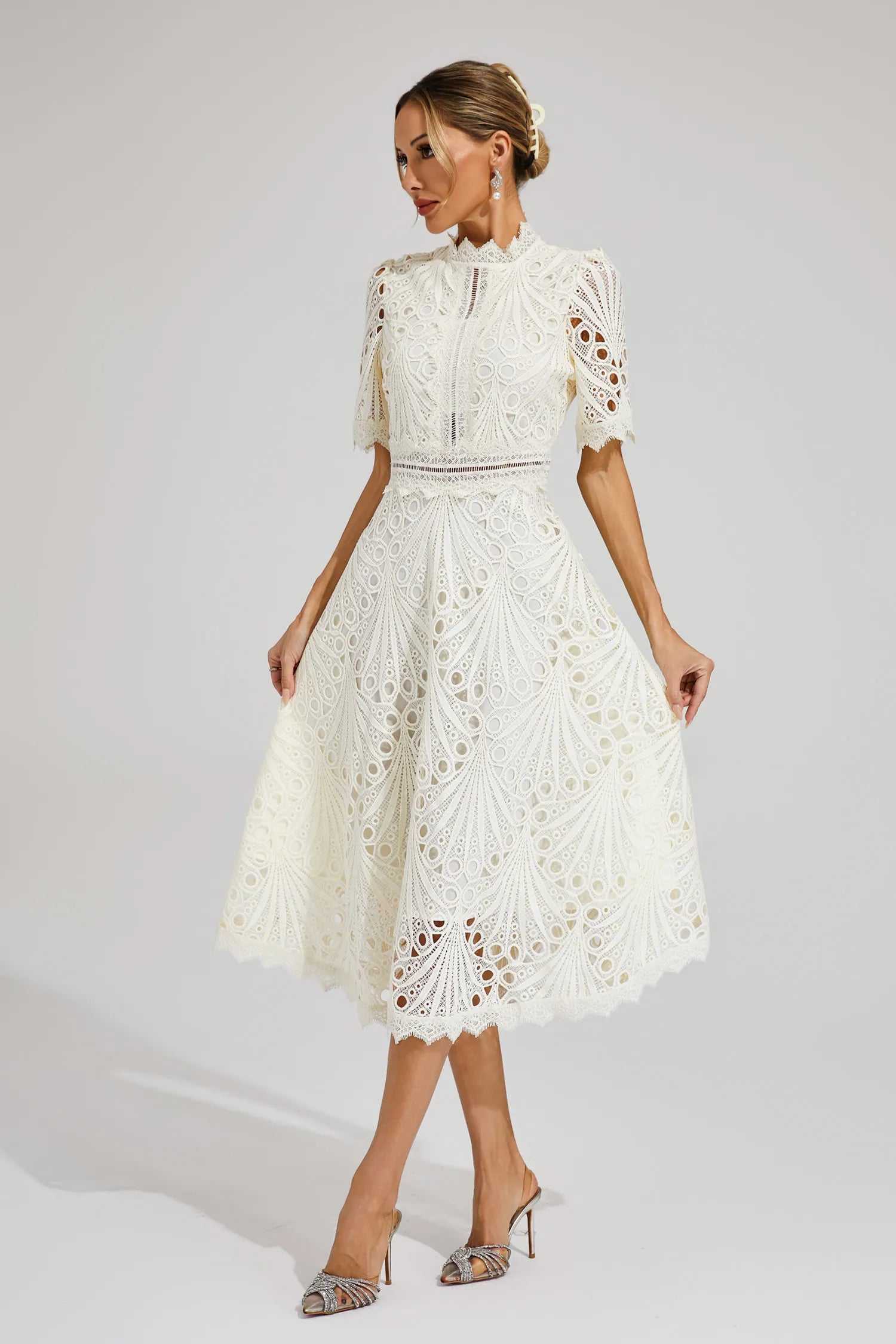 Sofia Abito Midi in Pizzo Romantico wit